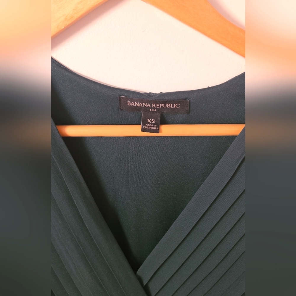 Banana Republic Factory Pleated Midi Dress - Picture 3 of 5